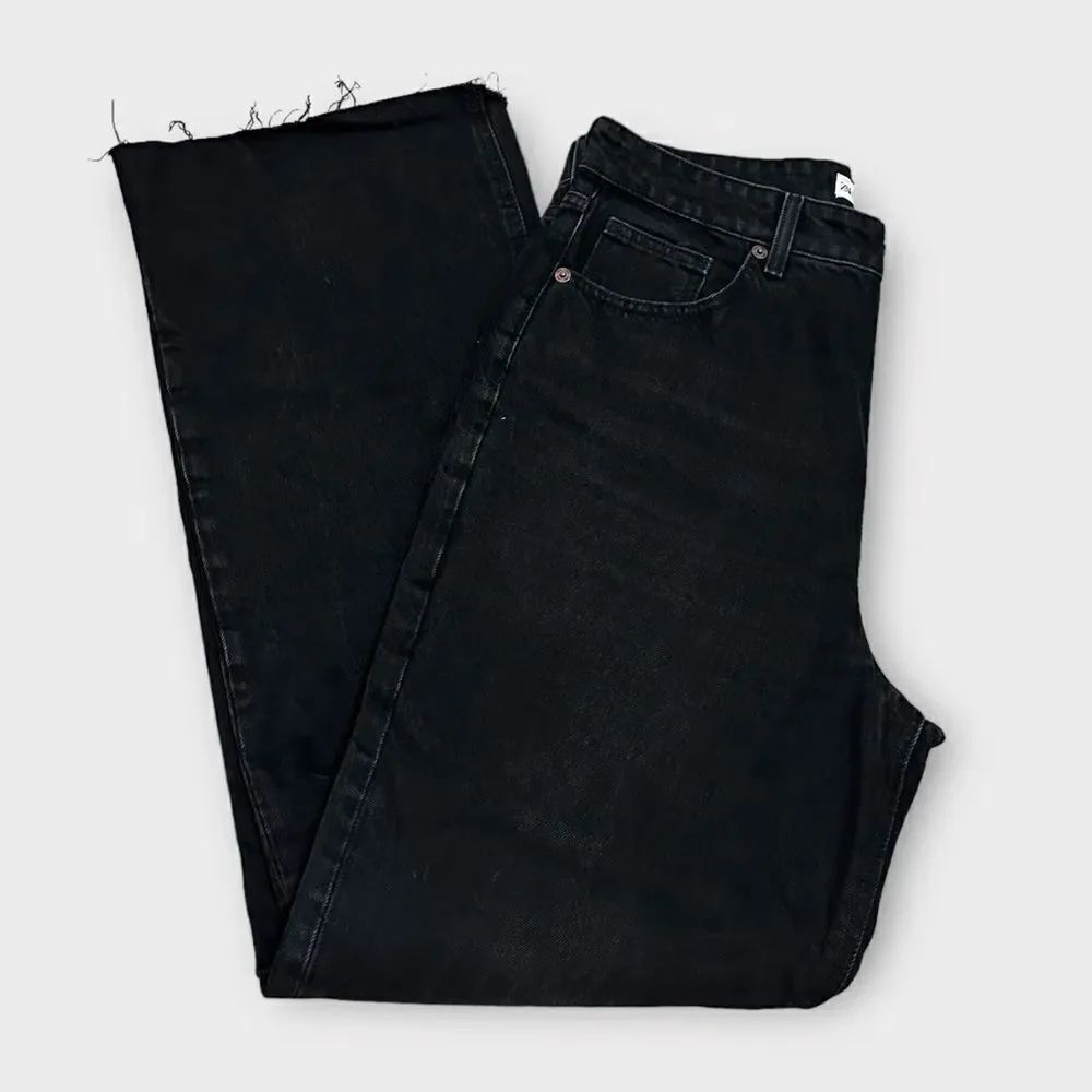 Zara Black High Waisted Hi Rise Raw Hem Straight Leg Casual Denim Jeans Pants